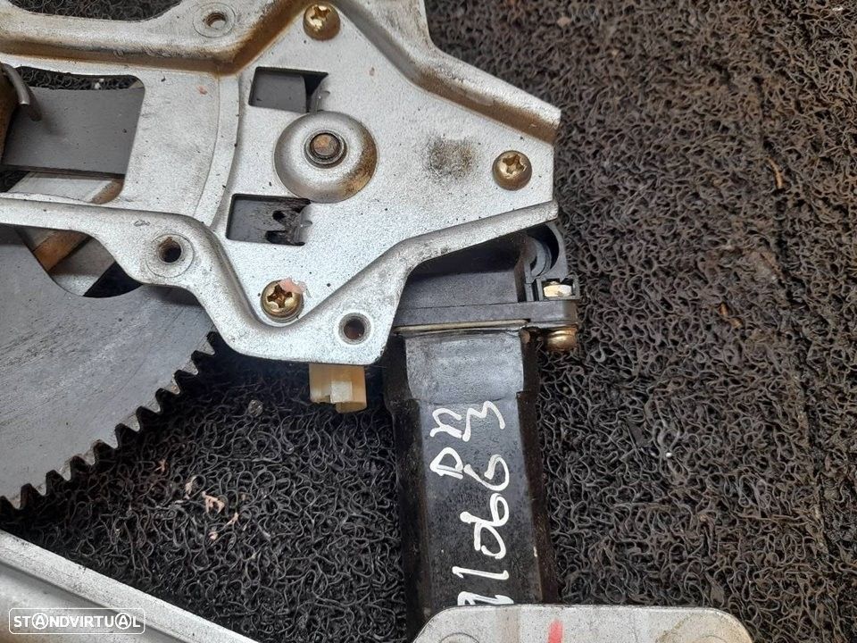 ELEVADOR DE VIDRO FRONTAL DIREITO MITSUBISHI GALLOPER 2000 - - 4