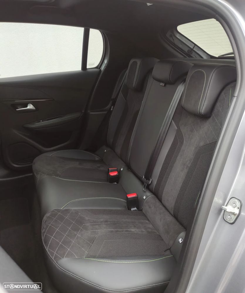 Peugeot e-208 GT - 26