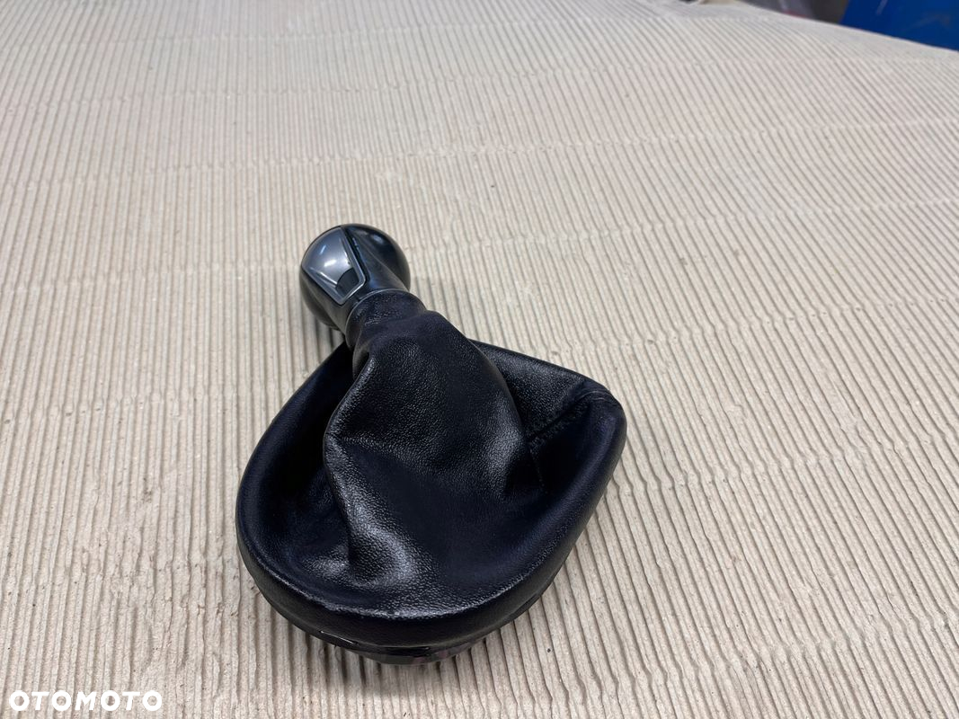 SEAT LEON II LIFT 6 BIEGÓW GAŁKA ZMIANY BIEGÓW MIESZEK WYBIERAK 5P0863279 - 5