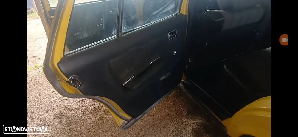 Mercedes-Benz 240 - 12