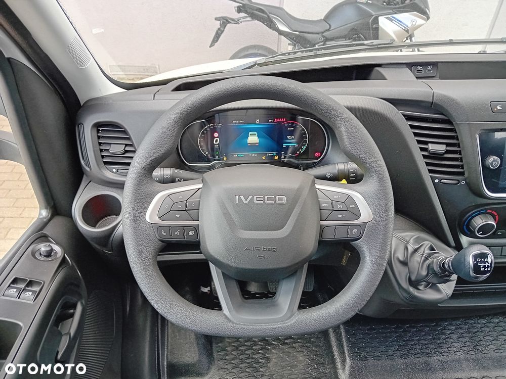 Iveco Daily 35S16H 3.0 D 160KM DOKA podwozie brygadowe 7 - osób - 9