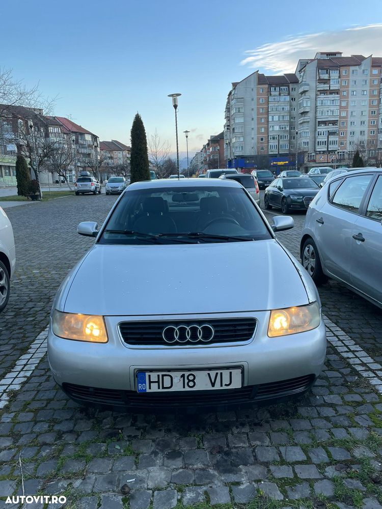 Audi A3 1.6 Attraction - 1