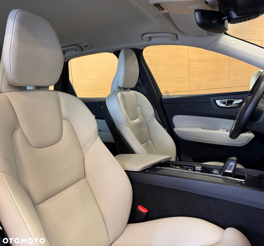 Volvo XC 60 B4 D AWD Momentum Pro - 10