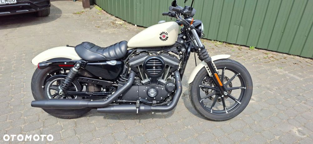 Harley-Davidson Sportster Iron 883 - 2