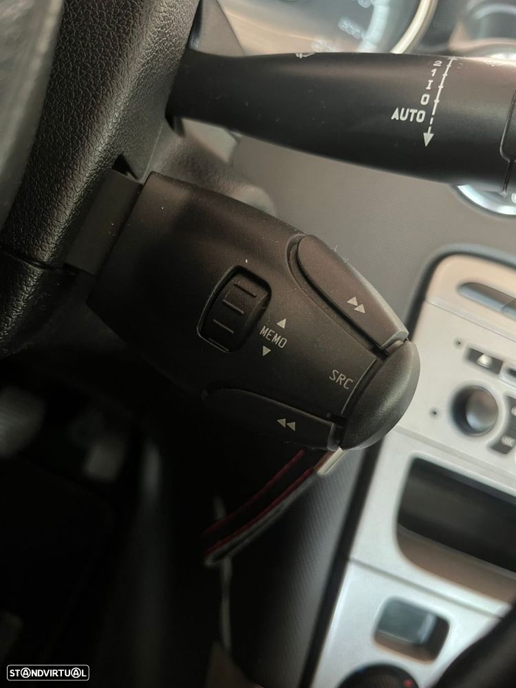 Peugeot 308 1.4 16V Executive - 20