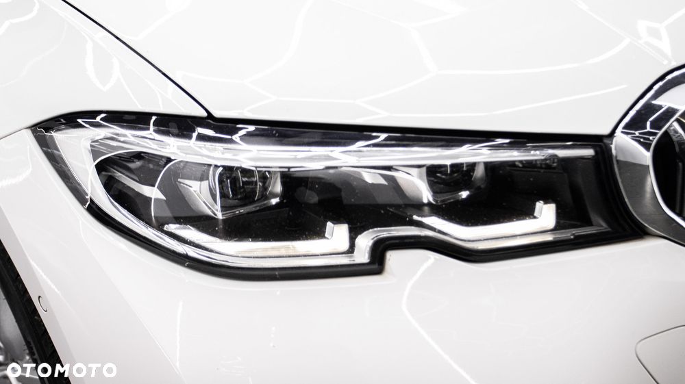 BMW Seria 3 320e Luxury Line - 12