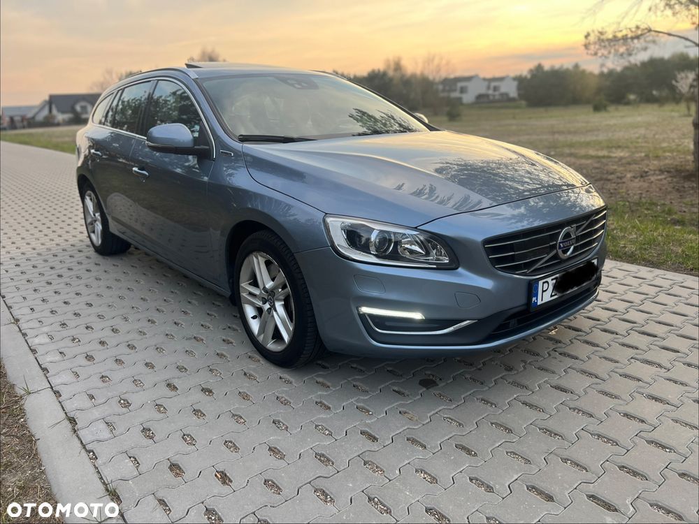 Volvo V60 D6 AWD Plug-in Hybrid Summum - 1
