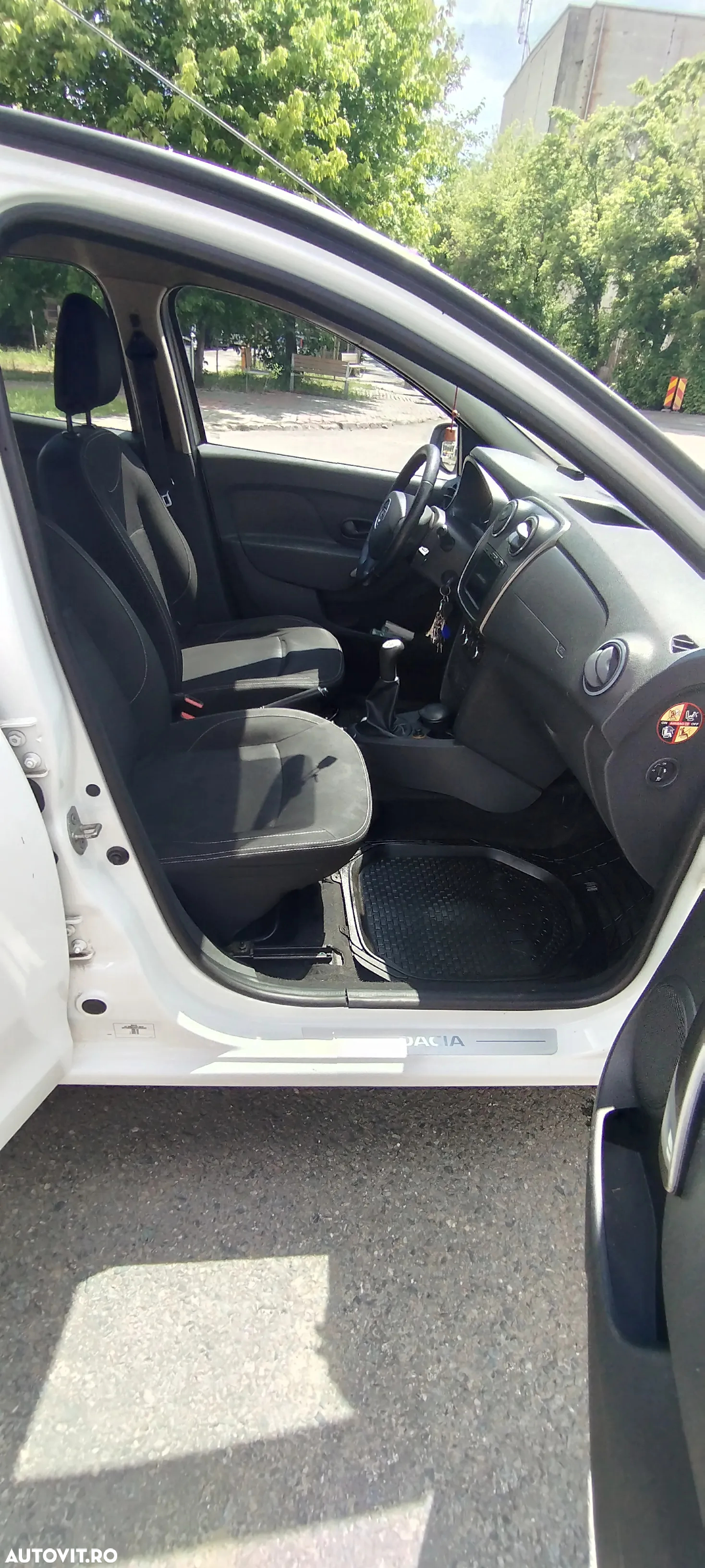 Dacia Sandero 1.2 75CP Laureate - 8