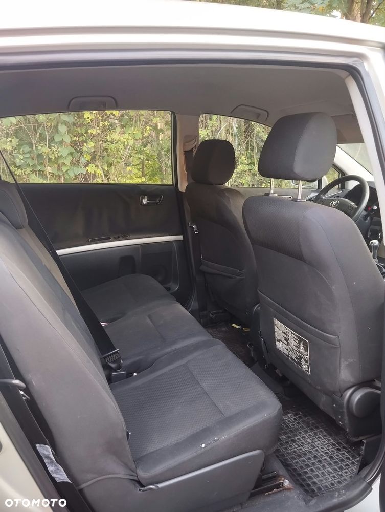Toyota Corolla Verso - 10