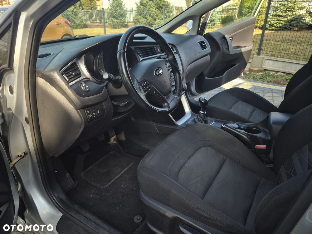 Kia Ceed 1.4 CVVT Dream Team Edition - 24