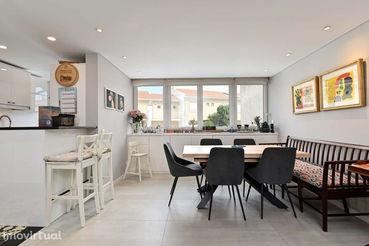 Moradia T3+1 | Sotão e Cave | Remodelada | Pátio Exterior | Amoreira | - Grande imagem: 2/41