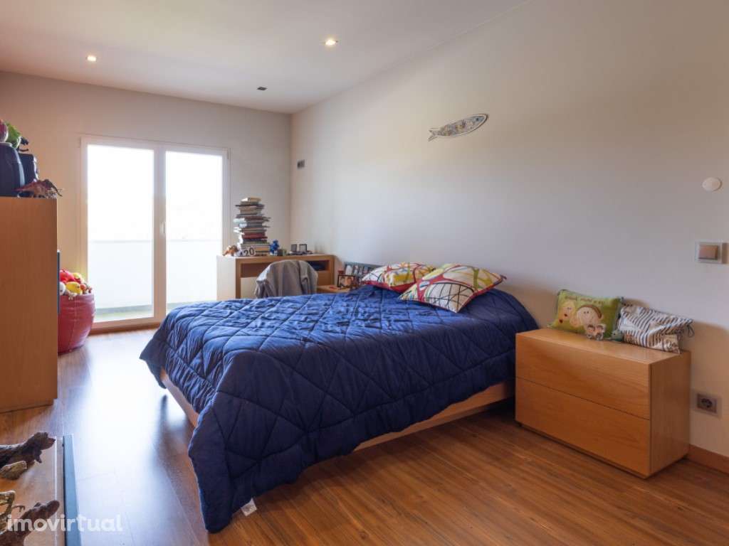 Moradia M6 com Garagem, Buarcos, Figueira da Foz! - Grande imagem: 3/37