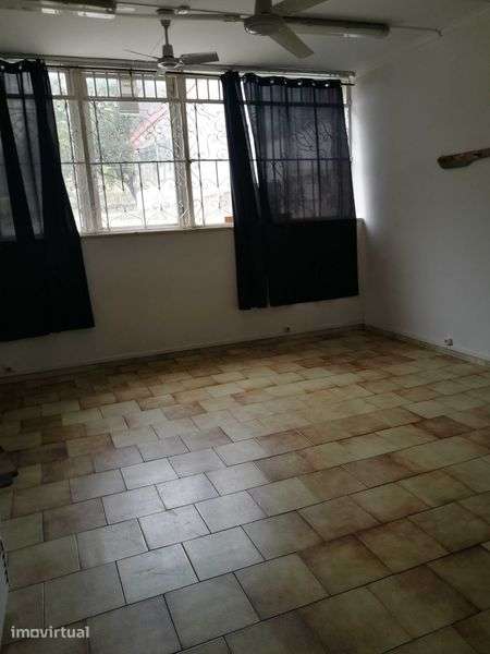 Loja em galeria no Areeiro - Grande imagem: 3/5