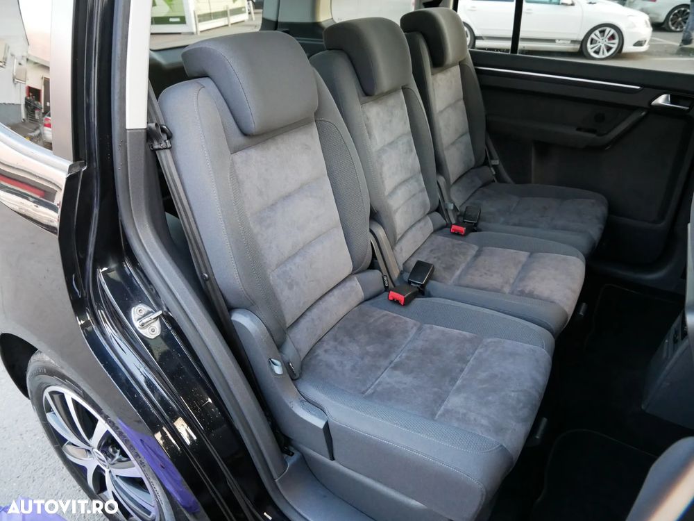 Volkswagen Touran - 10