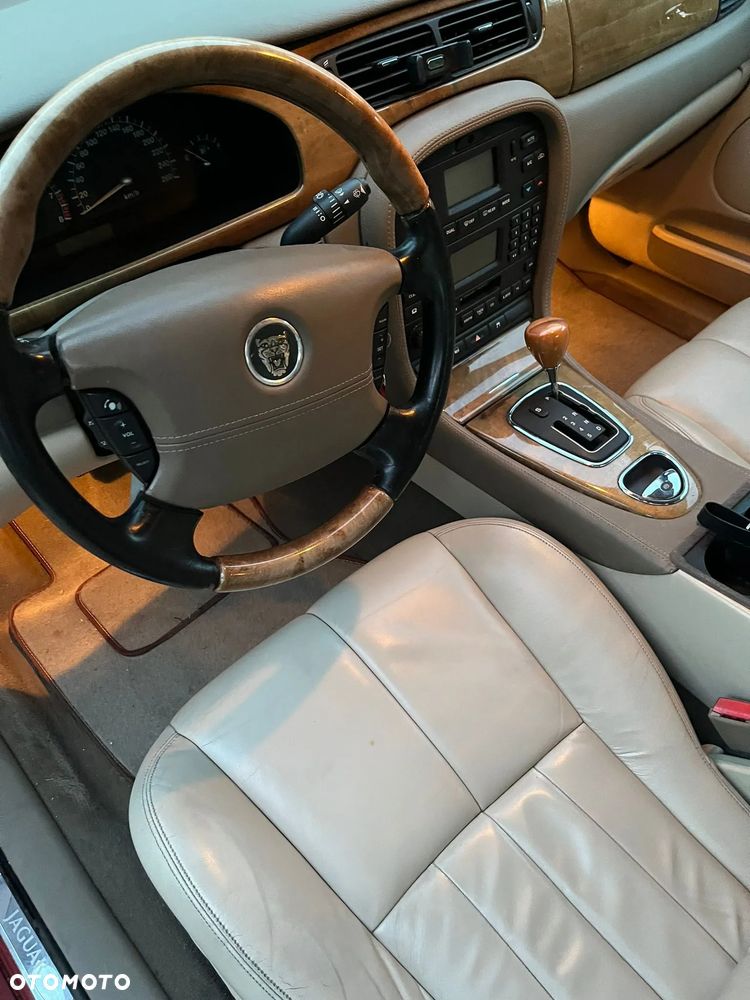 Jaguar S-Type - 13