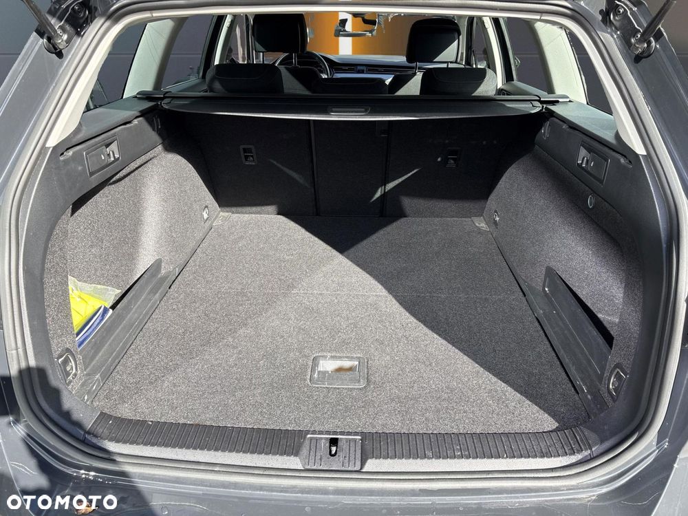 Volkswagen Passat - 17