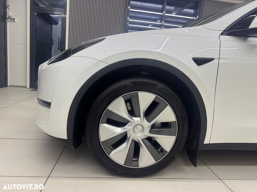 Tesla Model Y Long Range Dual Motor AWD - 13