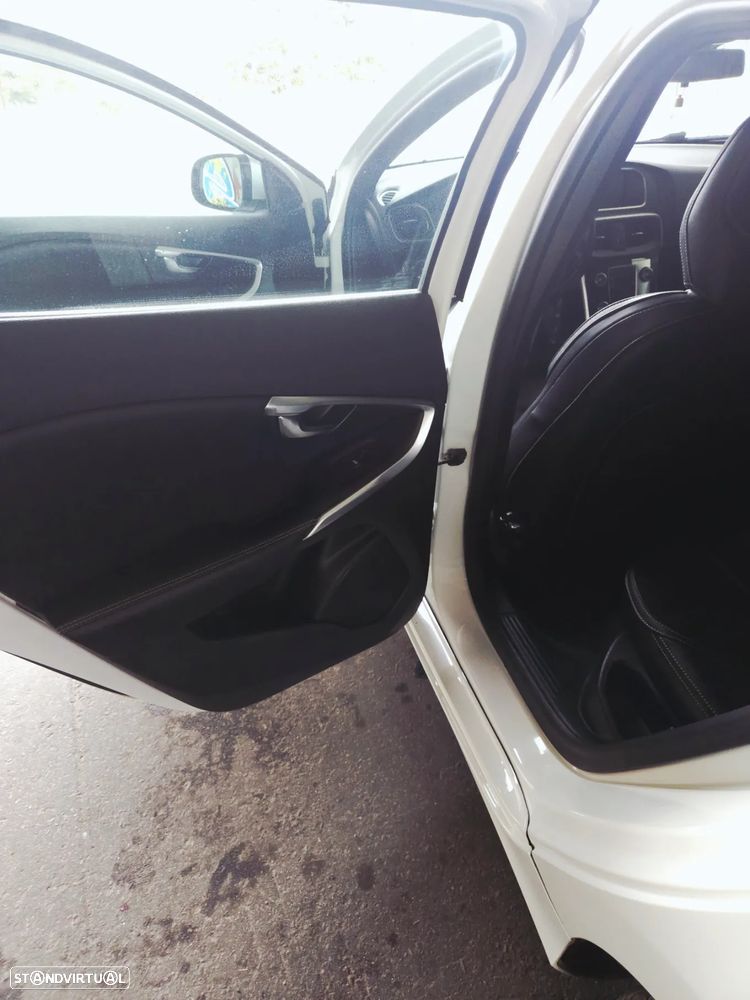 Volvo V40 1.6 D2 R-Design - 23