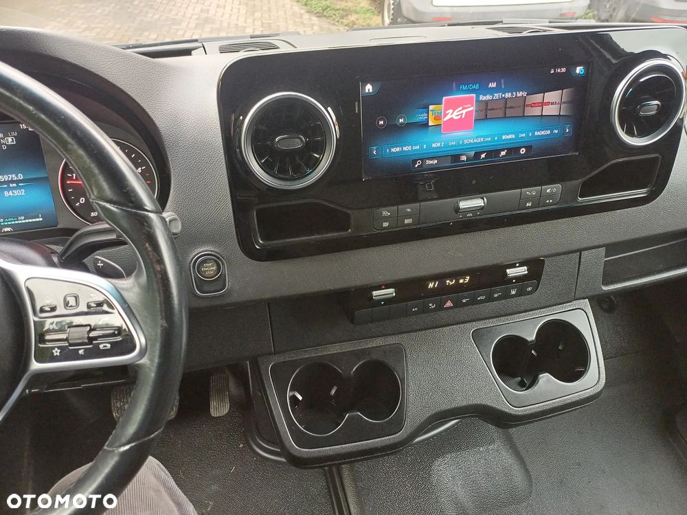 Mercedes-Benz 907 - 3