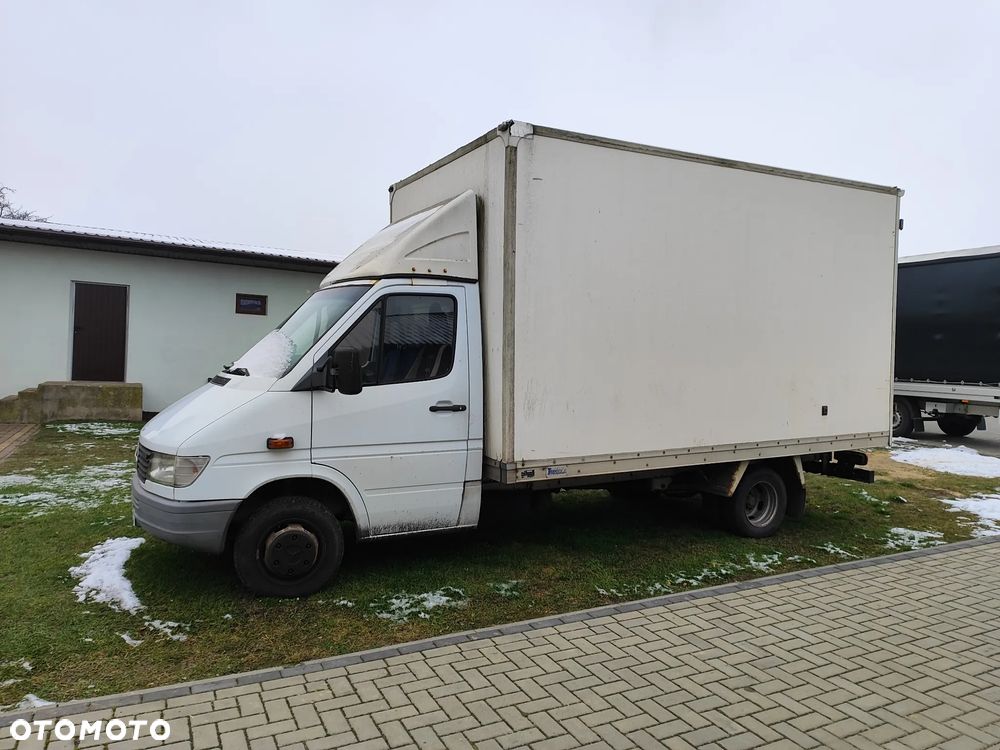 Mercedes-Benz Sprinter - 2