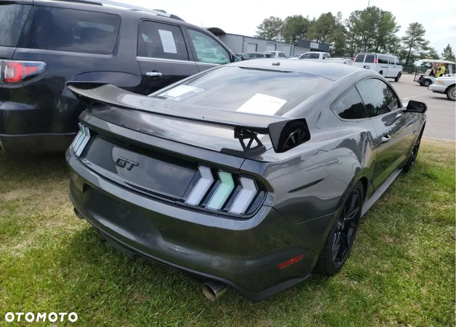Ford Mustang 5.0 V8 GT - 4