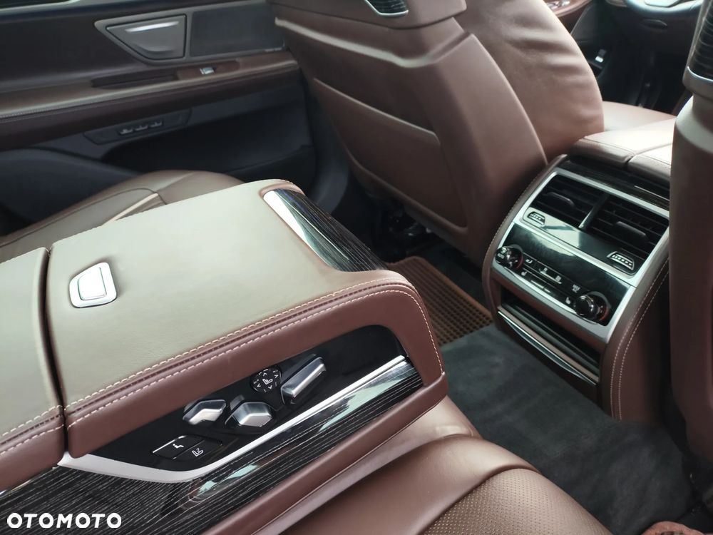 BMW Seria 7 740d xDrive mHEV sport - 11