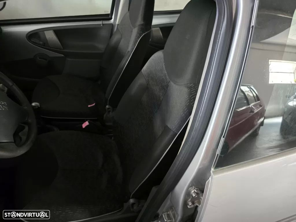 Peugeot 107 1.0 Black&Silver E5 - 8