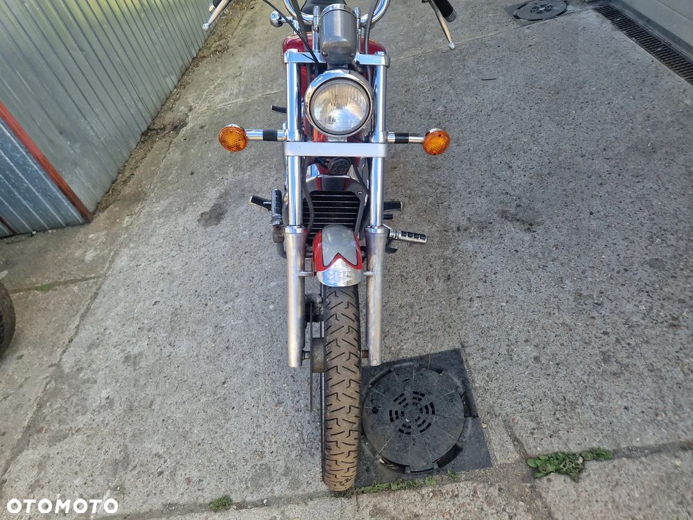 Suzuki Intruder - 4