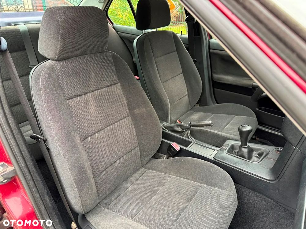 BMW Seria 3 316i - 27