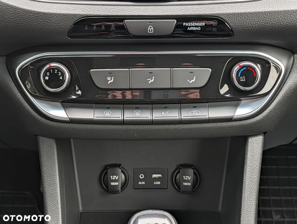 Hyundai i30 1.4 Classic + - 24