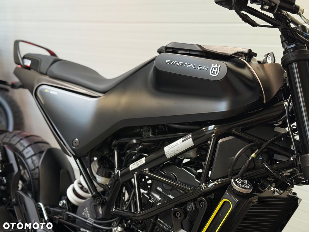 Husqvarna Svartpilen - 16