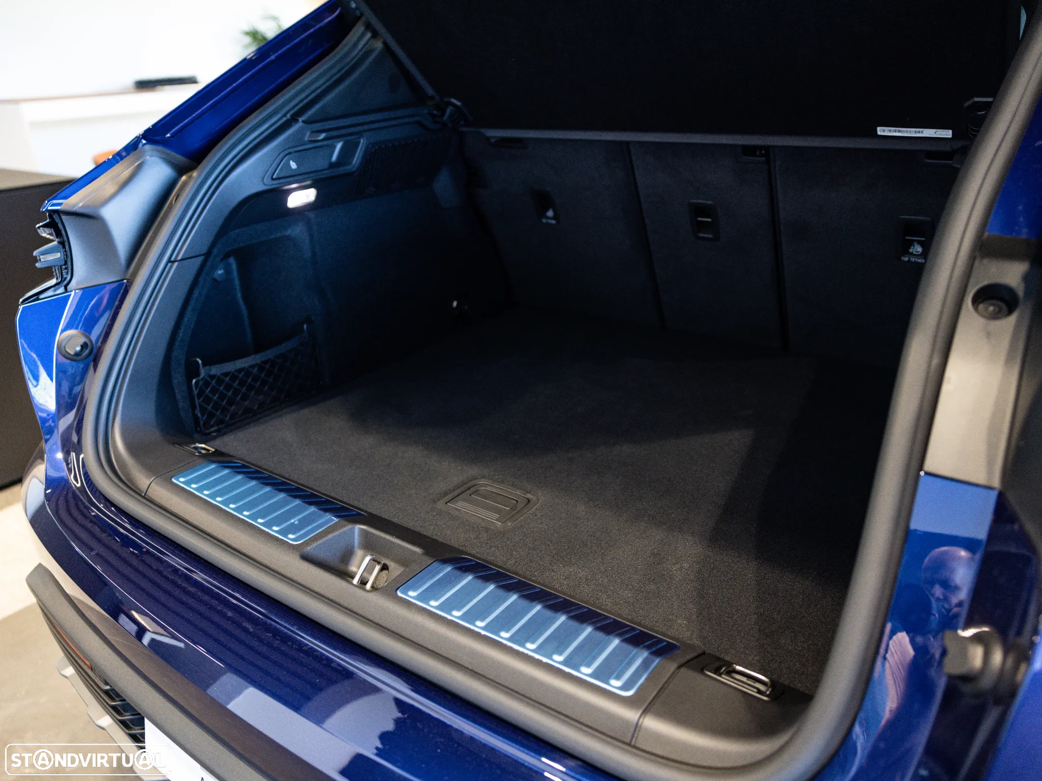 Porsche Macan Electric 4 - 15