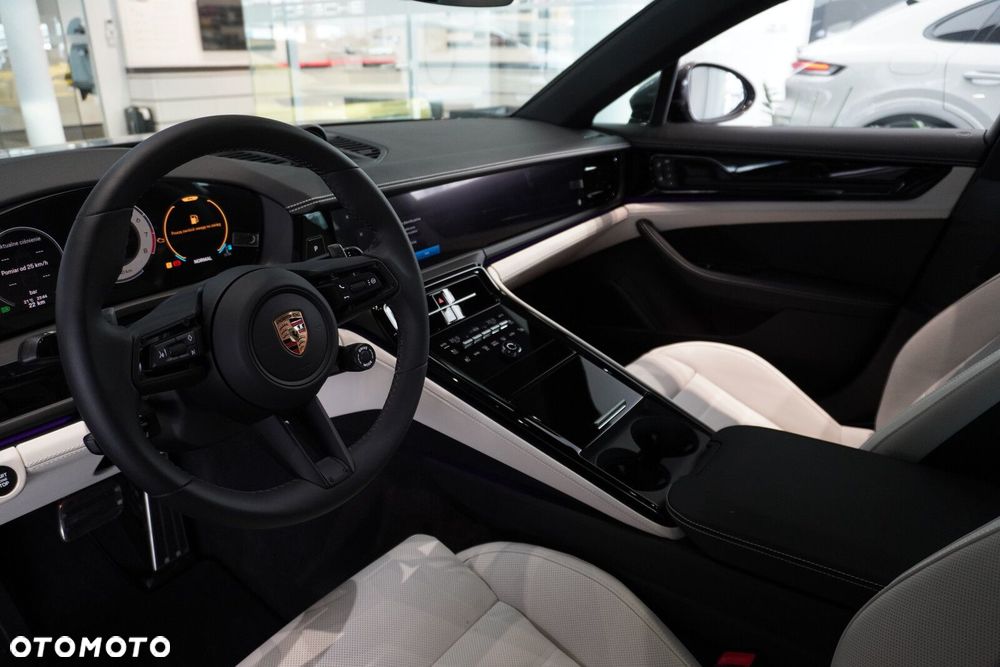 Porsche Panamera 4 - 24