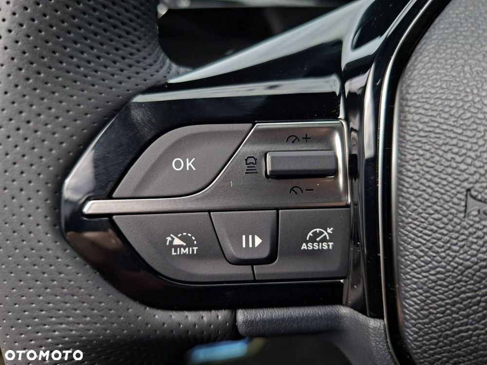 Peugeot 408 HYBRID 145 e-DSC6 GT - 26