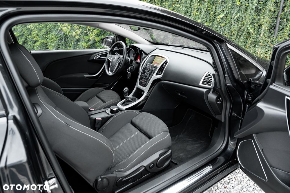 Opel Astra IV GTC 1.6 T Sport - 28