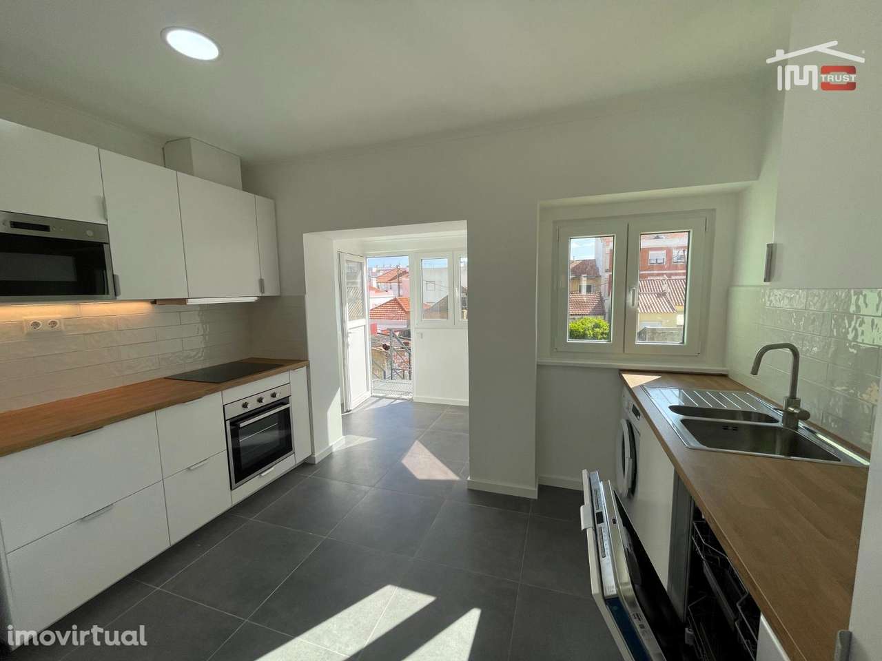 T3 Remodelado com Quintal Privativo e Estacionamento  A 30 min de L... - Grande imagem: 2/29