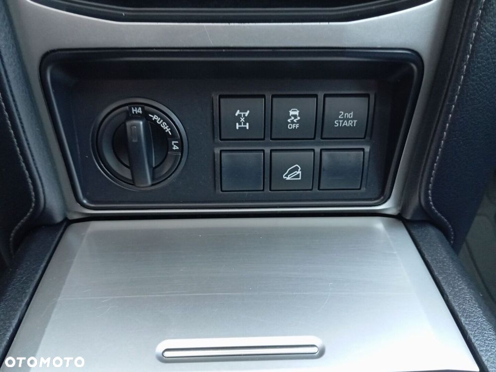 Toyota Land Cruiser - 18