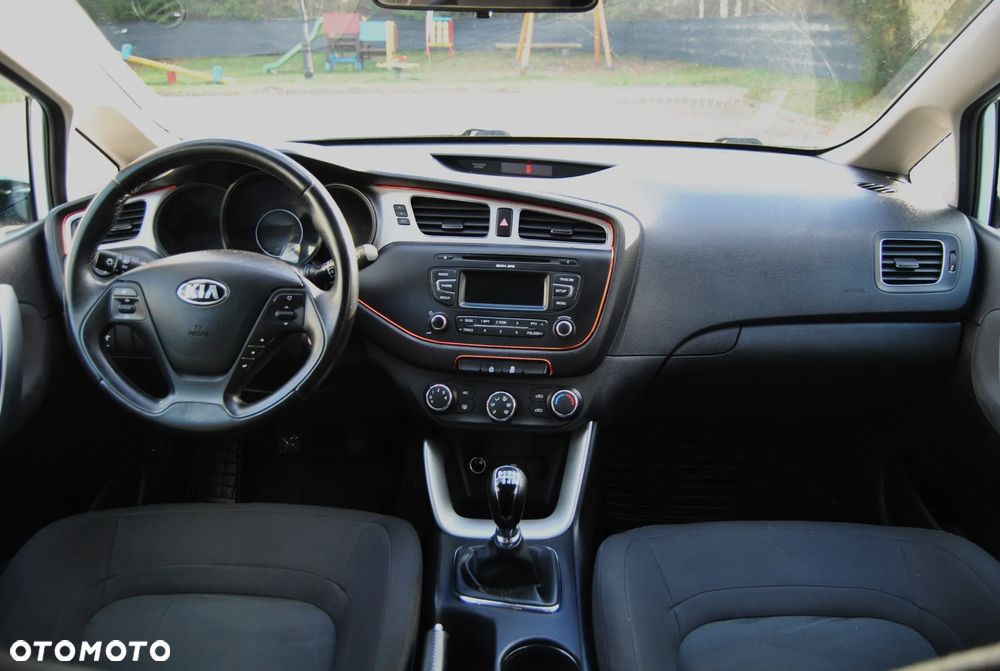 Kia Ceed 1.6 CRDi SW Spirit - 9