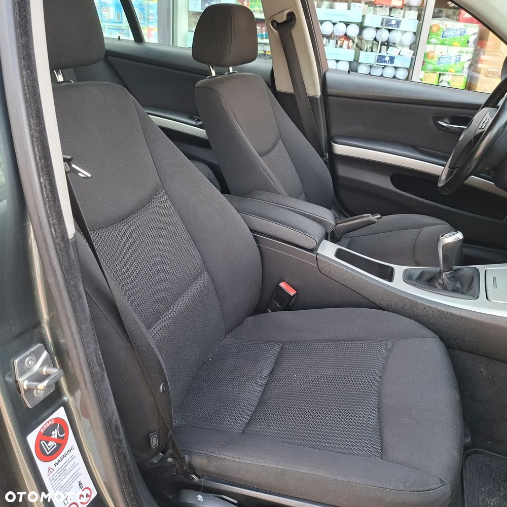 BMW Seria 3 320i - 24