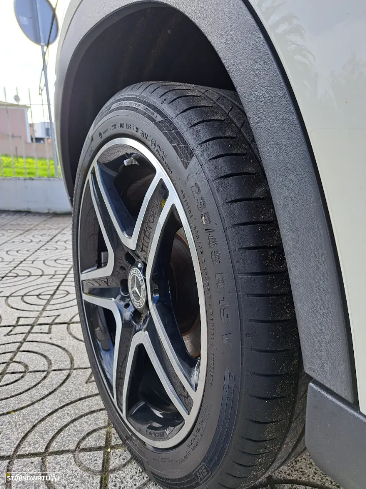 Mercedes-Benz GLA 180 d AMG Line - 27
