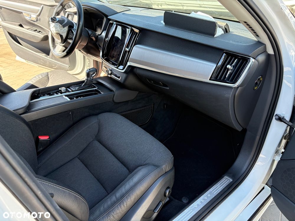 Volvo V90 D3 Momentum Pro - 12