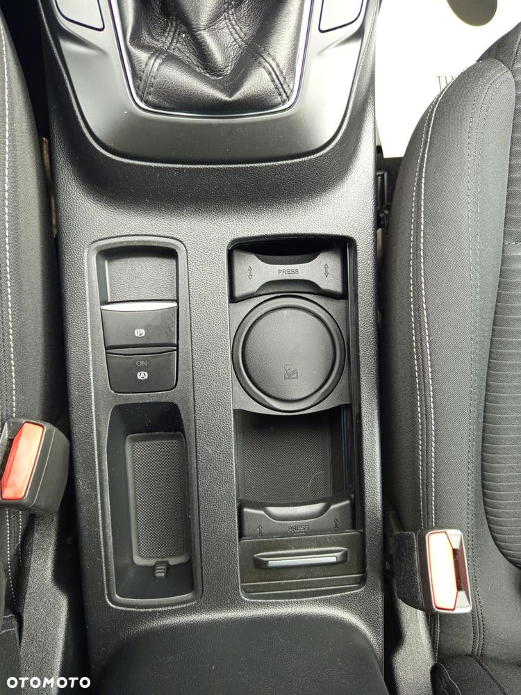 Ford Focus - 32