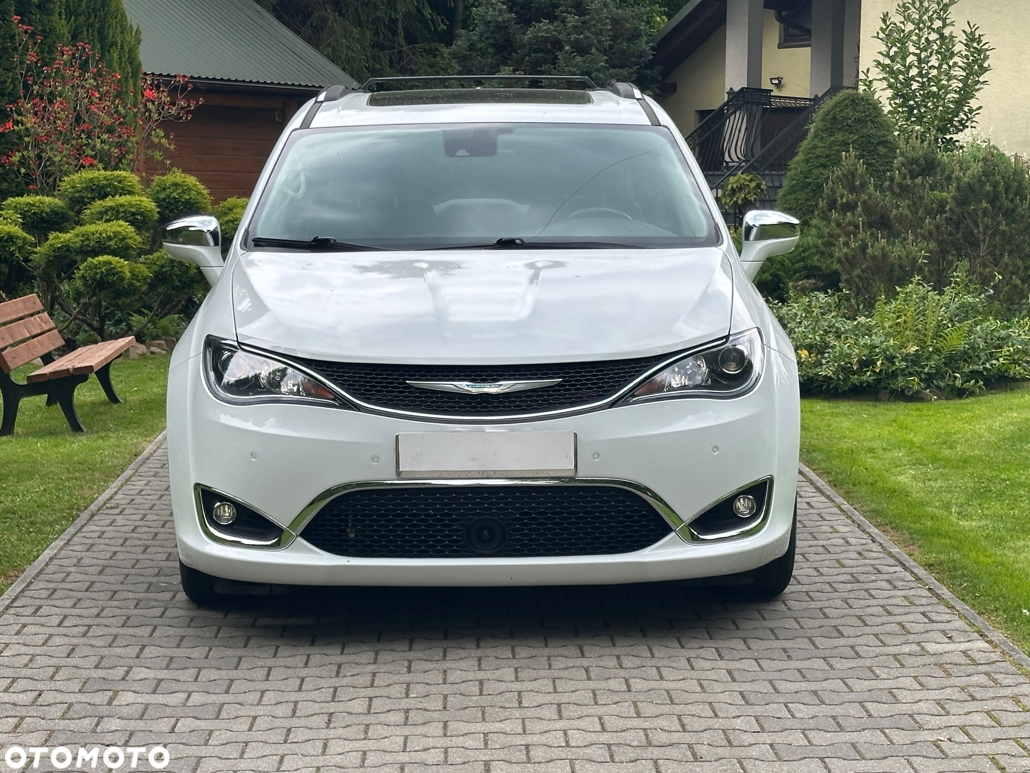 Chrysler Pacifica - 3
