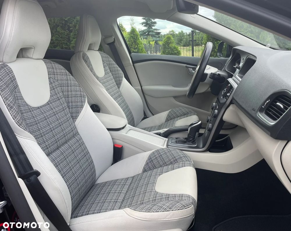 Volvo V40 T2 Geartronic Summum - 14