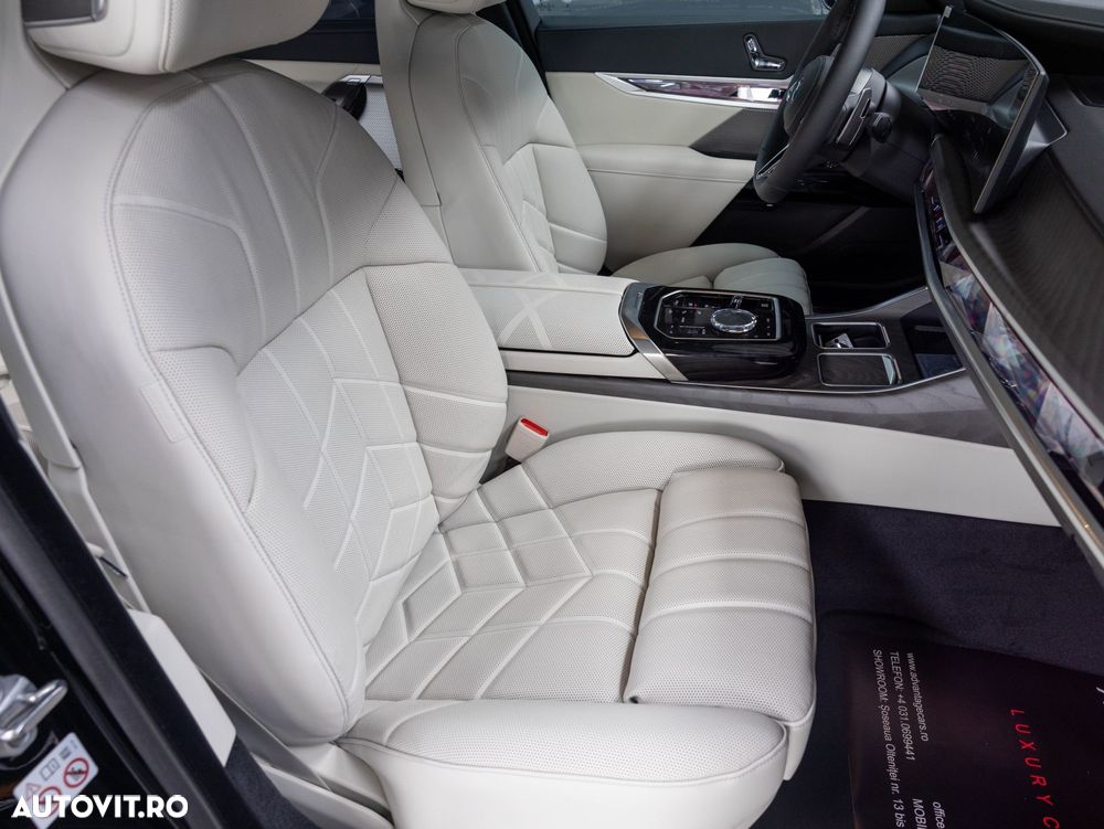 BMW Seria 7 740d xDrive MHEV - 24