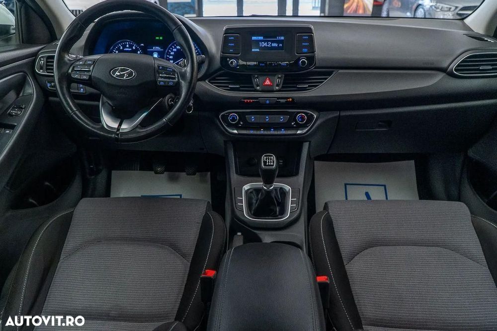 Hyundai i30 1.5 110CP 5DR M/T Comfort - 26