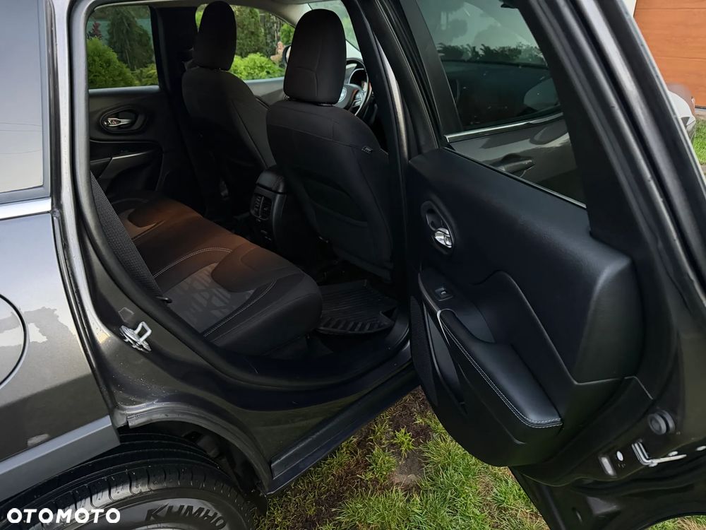 Jeep Cherokee - 15