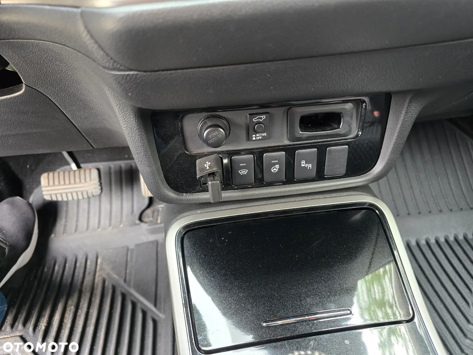 Mitsubishi Outlander 2.0 Instyle + 4WD CVT - 11