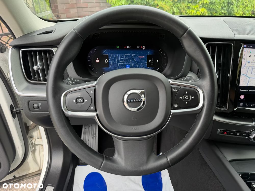 Volvo XC 60 B4 B Momentum Pro - 22