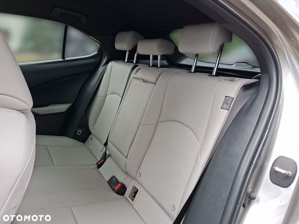 Lexus UX - 14